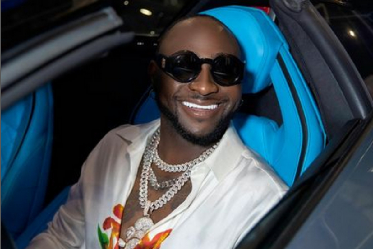 Davido Reacts To WhatsApp New Feature That Will Allow WhatsApp Users To Control People Who Can See When They Are Online